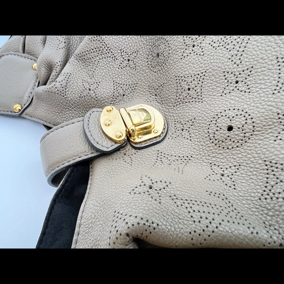 Louis Vuitton Monogram Mahina Neo Leather Hobo Monogram Perforated Gris Elephant - Picture 11 of 13